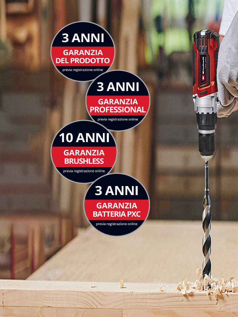 Qui puoi vedere un uomo in un laboratorio con un trapano Einhell in uso. Inoltre, sono state posizionate nell'immagine le icone per i diversi tipi di estensione della garanzia. Le seguenti estensioni di garanzia sono possibili: ‘Garanzia del prodotto’, ‘Garanzia Professional’, ‘Garanzia Brushless’ e ‘Garanzia della batteria’.
