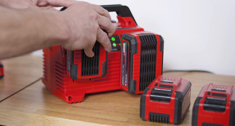 Einhell Quattrocharger