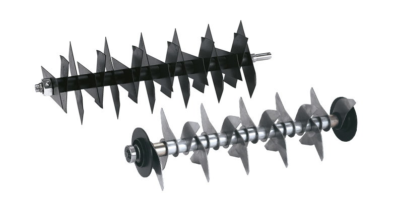 Ein Bild von zwei Messerwalzen, die in Vertikutierern verwendet werden, um Moos und Rasenfilz zu entfernen.