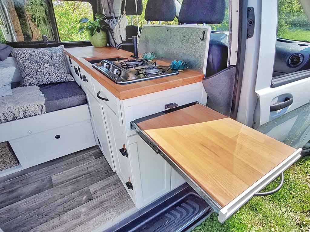 selbstgebaute Camper-Küche